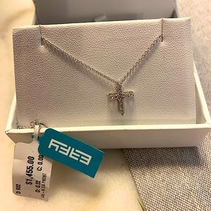 14k white gold EFFY Diamond cross necklace